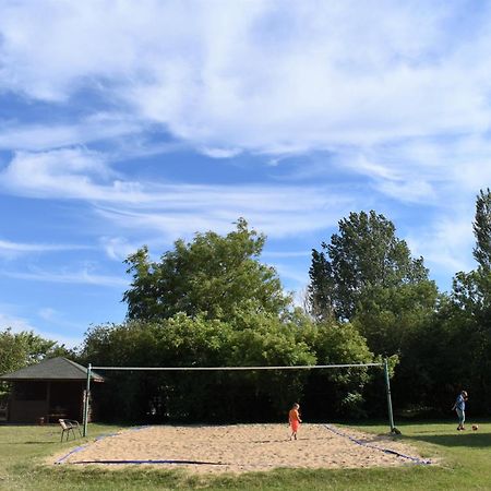 Villa O.W. Sek Karwia Esterno foto